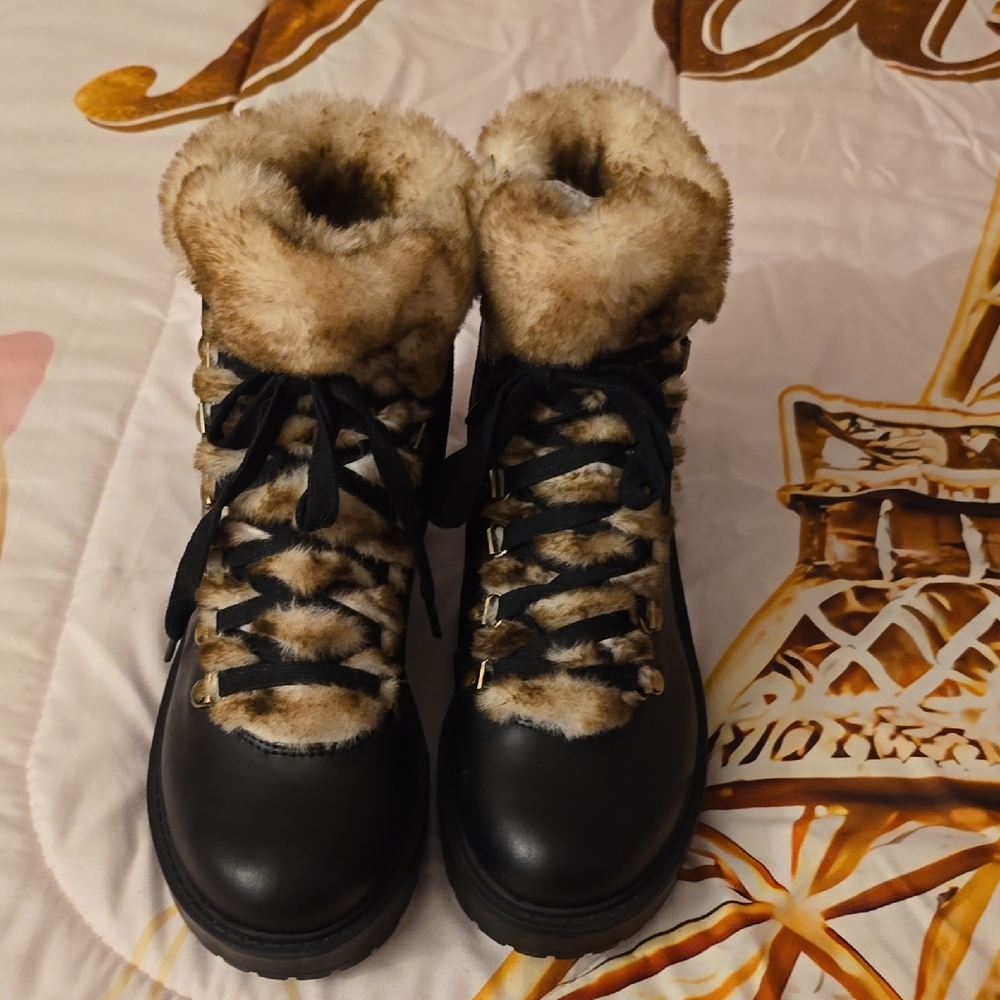 Women's Faux Fur Lined Black Boots   NWOT ......